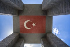 Het Canakkale-Martelarengedenkteken is een oorlogsgedenkteken die de dienst herdenken stock afbeelding Het Canakkale-Martelarengedenkteken is een oorlogsgedenkteken die de dienst herdenken stock afbeelding