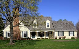 Het comfortabele Huis van het Land royalty-vrije stock afbeelding Het comfortabele Huis van het Land royalty-vrije stock afbeelding
