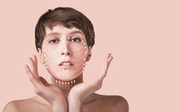 Het concept van de huidplastische chirurgie Vrouwengezicht met tekens en pijlen royalty-vrije stock foto's Het concept van de huidplastische chirurgie Vrouwengezicht met tekens en pijlen royalty-vrije stock foto's