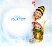 Het concept van de verkoop. De tieners die van de winter van B gluren Stock Foto Het concept van de verkoop. De tieners die van de winter van B gluren Stock Foto