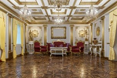 het 3d teruggeven van de zaal in klassieke de Coronarenderer van de stijlbioskoop 4D royalty-vrije stock afbeeldingen het 3d teruggeven van de zaal in klassieke de Coronarenderer van de stijlbioskoop 4D royalty-vrije stock afbeeldingen