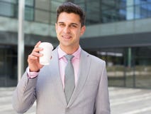 Het drinken van de zakenman koffie stock fotografie Het drinken van de zakenman koffie stock fotografie