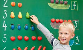 Het eerste jaarschooljongen stock afbeelding Het eerste jaarschooljongen stock afbeelding