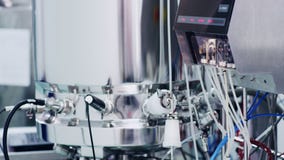 Het farmaceutische materiaal werken De industrie modern materiaal De apotheekindustrie stock videobeelden Het farmaceutische materiaal werken De industrie modern materiaal De apotheekindustrie stock videobeelden