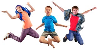 Het geïsoleerde volledige portret van de lengtegroep van lopende en springende kinderen stock fotografie Het geïsoleerde volledige portret van de lengtegroep van lopende en springende kinderen stock fotografie