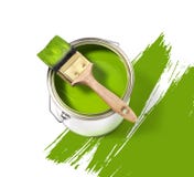 Het groene blik van het verftin met borstel op bovenkant op een witte achtergrond met stock foto Het groene blik van het verftin met borstel op bovenkant op een witte achtergrond met stock foto