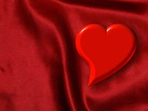 Het Hart van de valentijnskaart op Rood Satijn Royalty-vrije Stock Foto's