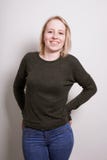 Het jonge blonde millennial vrouw glimlachen royalty-vrije stock fotografie Het jonge blonde millennial vrouw glimlachen royalty-vrije stock fotografie