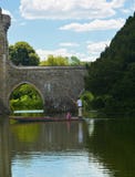 Het kasteel van Leeds Het wegschoppen op de gracht Kent Uk royalty-vrije stock foto Het kasteel van Leeds Het wegschoppen op de gracht Kent Uk royalty-vrije stock foto