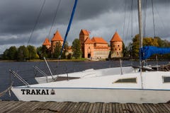 Het Kasteel van het Trakaieiland in Trakai, Litouwen Royalty-vrije Stock Afbeelding Het Kasteel van het Trakaieiland in Trakai, Litouwen Royalty-vrije Stock Afbeelding