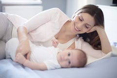 Het kind is de betekenis van het leven royalty-vrije stock afbeelding Het kind is de betekenis van het leven royalty-vrije stock afbeelding