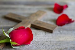 Het kruis en nam het abstracte concept van het godsdienstteken toe stock afbeelding Het kruis en nam het abstracte concept van het godsdienstteken toe stock afbeelding
