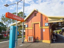 Het Lakembastation wordt gevestigd op de Bankstown-lijn, die de voorstad van Sydney van Lakemba dienen royalty-vrije stock afbeeldingen Het Lakembastation wordt gevestigd op de Bankstown-lijn, die de voorstad van Sydney van Lakemba dienen royalty-vrije stock afbeeldingen