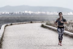 Het lopen is een methode van aardse beweging die mensen en andere dieren toestaan om zich snel te voet te bewegen stock afbeelding Het lopen is een methode van aardse beweging die mensen en andere dieren toestaan om zich snel te voet te bewegen stock afbeelding