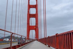 Het lopen van Golden gate bridge stock foto Het lopen van Golden gate bridge stock foto