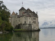 Het mooie Chillon-kasteel op meer Genève stock fotografie Het mooie Chillon-kasteel op meer Genève stock fotografie