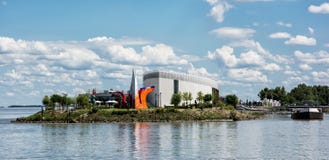 Het museum van de Danubianakunst op de bank van de rivier van Donau, Slowakije stock afbeelding Het museum van de Danubianakunst op de bank van de rivier van Donau, Slowakije stock afbeelding