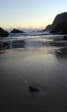 Het oceaanzonsondergangstrand schommelt de golven van Afrika van de Zonhemel royalty-vrije stock fotografie Het oceaanzonsondergangstrand schommelt de golven van Afrika van de Zonhemel royalty-vrije stock fotografie