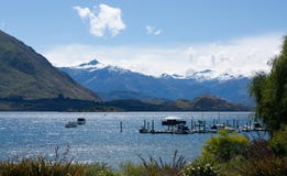 Het overzien van het Meer Wanaka in Wanaka in Nieuw Zeeland stock afbeelding Het overzien van het Meer Wanaka in Wanaka in Nieuw Zeeland stock afbeelding