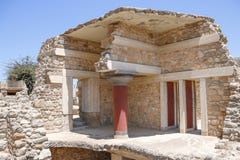 Het paleis van Knossos Detail van oude ruïnes van beroemd Minoan-paleis van Knosos Het eiland van Kreta, Griekenland royalty-vrije stock foto's Het paleis van Knossos Detail van oude ruïnes van beroemd Minoan-paleis van Knosos Het eiland van Kreta, Griekenland royalty-vrije stock foto's