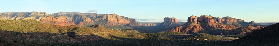Het panoramische landschap van Sedona stock afbeelding Het panoramische landschap van Sedona stock afbeelding