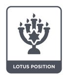 het pictogram van de lotusbloempositie in in ontwerpstijl het pictogram van de lotusbloempositie dat op witte achtergrond wordt g vector illustratie het pictogram van de lotusbloempositie in in ontwerpstijl het pictogram van de lotusbloempositie dat op witte achtergrond wordt g vector illustratie