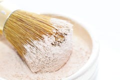 Het Poeder en de Borstel van de make-up royalty-vrije stock afbeeldingen Het Poeder en de Borstel van de make-up royalty-vrije stock afbeeldingen