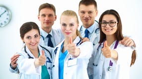 Het portret van artsenteam het tonen beduimelt omhoog Stock Foto Het portret van artsenteam het tonen beduimelt omhoog Stock Foto