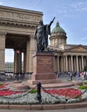 Het reizen naar een mooie stad royalty-vrije stock foto Het reizen naar een mooie stad royalty-vrije stock foto