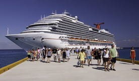 Het schip van de cruise - de Droom van Carnaval in Cozumel stock afbeelding Het schip van de cruise - de Droom van Carnaval in Cozumel stock afbeelding