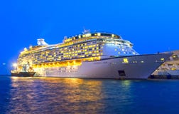 Het schip van de luxecruise Stock Afbeelding Het schip van de luxecruise Stock Afbeelding