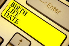 Het schrijven nota die de Datum van het Geboorteleven tonen Bedrijfsfoto demonstratiedag gaat een baby geboren Moederschapszwange royalty-vrije stock fotografie Het schrijven nota die de Datum van het Geboorteleven tonen Bedrijfsfoto demonstratiedag gaat een baby geboren Moederschapszwange royalty-vrije stock fotografie