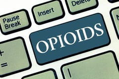 Het schrijven nota die Opioids tonen Bedrijfsfoto demonstratieklasse van drugs die de onwettige installatie van de heroïnemaankop royalty-vrije stock afbeeldingen Het schrijven nota die Opioids tonen Bedrijfsfoto demonstratieklasse van drugs die de onwettige installatie van de heroïnemaankop royalty-vrije stock afbeeldingen