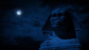 Het Sfinxstandbeeld bij Nacht met Maan Het Sfinxstandbeeld bij Nacht met Maan