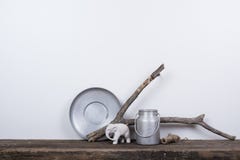 Het Skandinavische decor van het stijlhuis met natuurlijk hout stock fotografie Het Skandinavische decor van het stijlhuis met natuurlijk hout stock fotografie