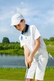 Het SpeelGolf van de jongen Stock Afbeeldingen Het SpeelGolf van de jongen Stock Afbeeldingen