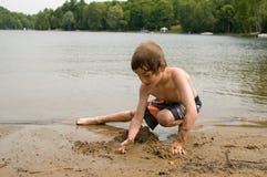 Het spelen bij het strand royalty-vrije stock fotografie Het spelen bij het strand royalty-vrije stock fotografie