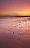Het Strand van Bournemouth bij Zonsondergang royalty-vrije stock afbeelding Het Strand van Bournemouth bij Zonsondergang royalty-vrije stock afbeelding