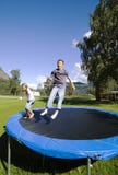 Het stuiteren van kinderen. stock afbeeldingen Het stuiteren van kinderen. stock afbeeldingen
