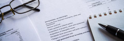 Het tonen van zaken en financieel inkomensrapport Boekhouding royalty-vrije stock foto's Het tonen van zaken en financieel inkomensrapport Boekhouding royalty-vrije stock foto's