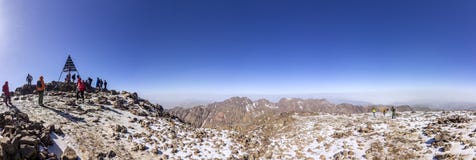 Is het Toubkal nationale park, piekwhit 4,167m hoogst in de Atlasbergen en Noord-Afrika stock foto's Is het Toubkal nationale park, piekwhit 4,167m hoogst in de Atlasbergen en Noord-Afrika stock foto's