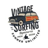 Het uitstekende hand getrokken ontwerp van de T-stukdruk met retro brandingsauto, shakateken en typografieelementen Het ontwerp v Royalty-vrije Stock Afbeelding Het uitstekende hand getrokken ontwerp van de T-stukdruk met retro brandingsauto, shakateken en typografieelementen Het ontwerp v Royalty-vrije Stock Afbeelding