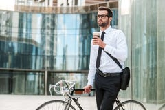 Het vergen van tijd om van vanochtend te genieten stock afbeeldingen Het vergen van tijd om van vanochtend te genieten stock afbeeldingen