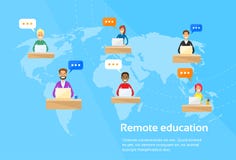 Het verre Online de Studenten van het Onderwijsconcept Gebruiken royalty-vrije illustratie Het verre Online de Studenten van het Onderwijsconcept Gebruiken royalty-vrije illustratie