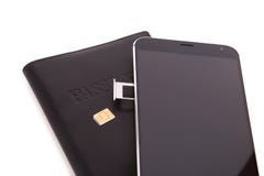 Het vervangen van de SIM-kaart in de telefoon royalty-vrije stock afbeeldingen Het vervangen van de SIM-kaart in de telefoon royalty-vrije stock afbeeldingen