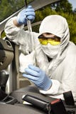 Het verzamelen van geursporen door criminoloog van toestelverschuiving stock afbeelding Het verzamelen van geursporen door criminoloog van toestelverschuiving stock afbeelding