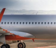 Het vliegtuig van de zijaanzichtpassagier stock foto Het vliegtuig van de zijaanzichtpassagier stock foto