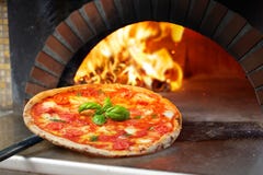 Hete Margherita Pizza Baked stock fotografie Hete Margherita Pizza Baked stock fotografie