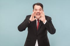 Hey você! Grito do homem de negócios da preocupação na câmera fotografia de stock royalty free Hey você! Grito do homem de negócios da preocupação na câmera fotografia de stock royalty free