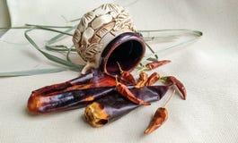 Hierba de limón con pimienta de chile candente y paprika Fotos de archivo libres de regalías Hierba de limón con pimienta de chile candente y paprika Fotos de archivo libres de regalías